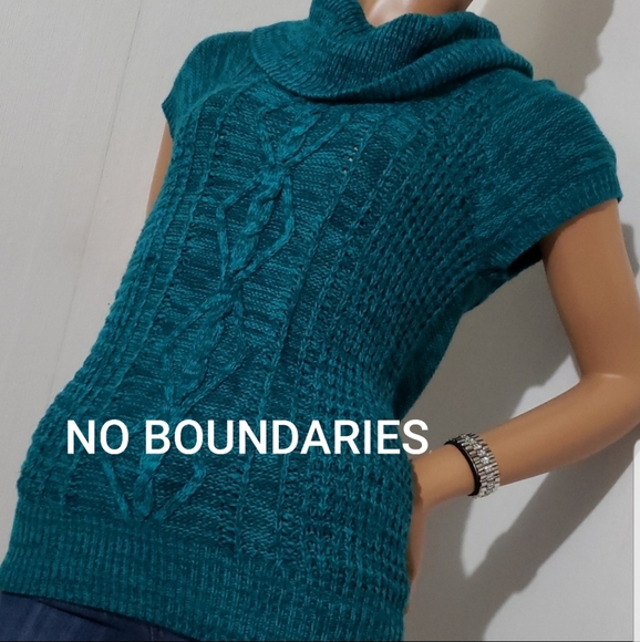 No Boundaries Sweaters - NO BOUNDARIES STRETCHABLE TURTLENECK SWEATER SIZE MED